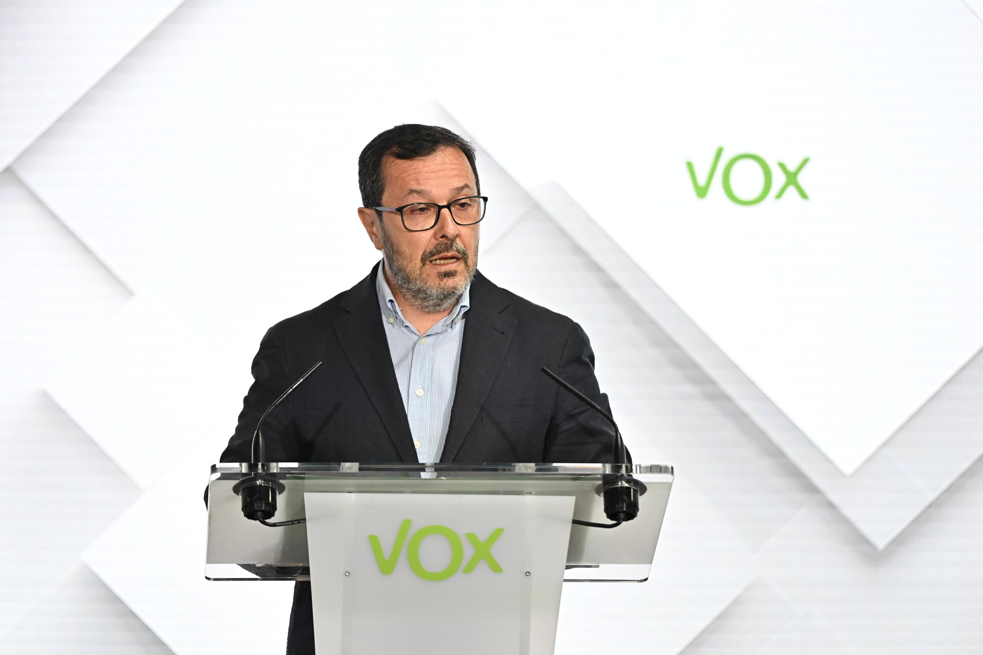 El portavoz de Vox, José Antonio Fúster, durante la rueda de prensa tras la reunión del Comité de Acción Política de Vox, este lunes en Madrid. EFE/ Fernando Villar