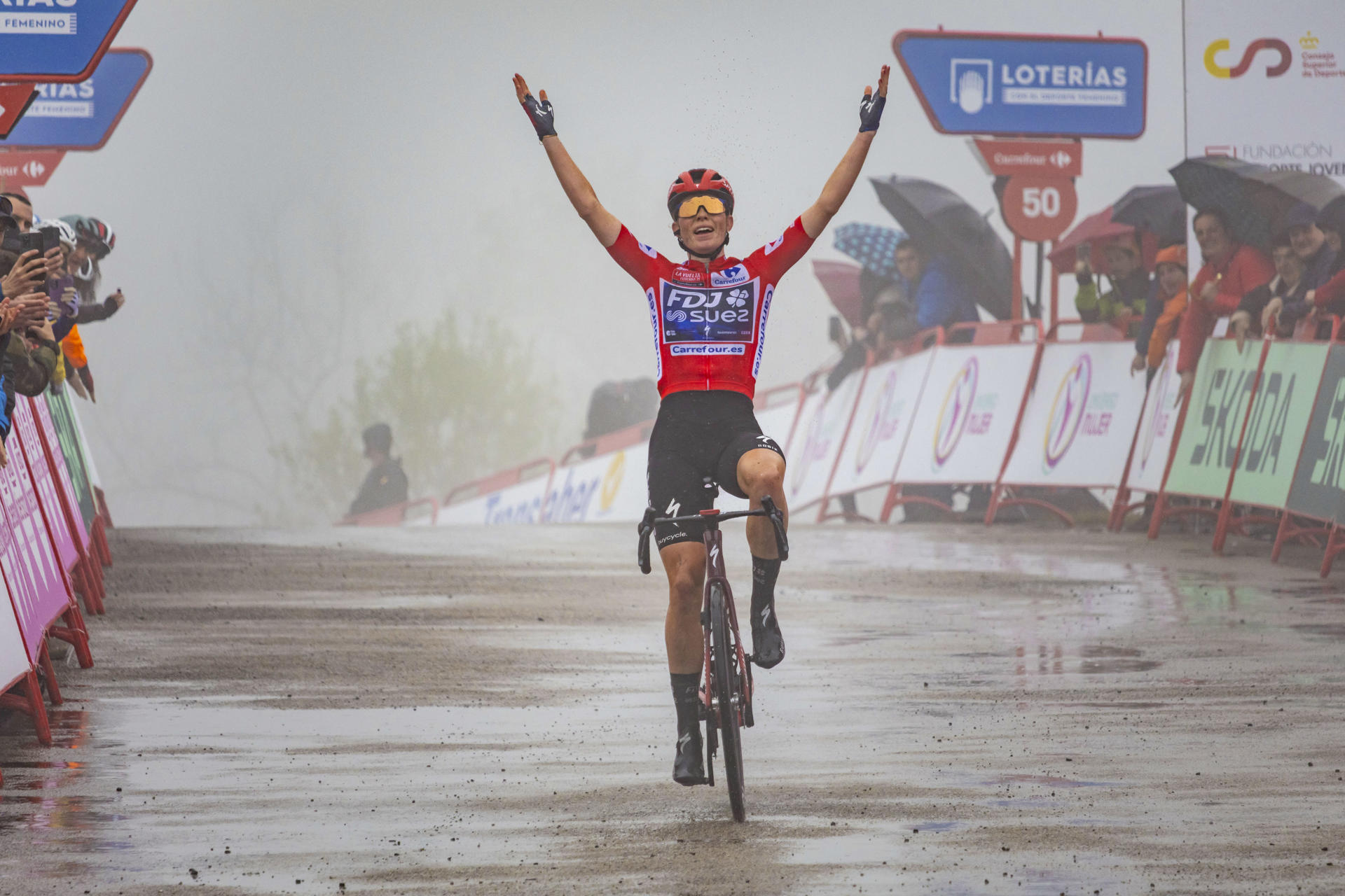 La neerlandesa Demi Vollering (FDJ-Suez) en la de la séptima y última etapa con salida en La Robla y llegada en el Alto de Cotobello (Asturias). EFE/ Paco Paredes