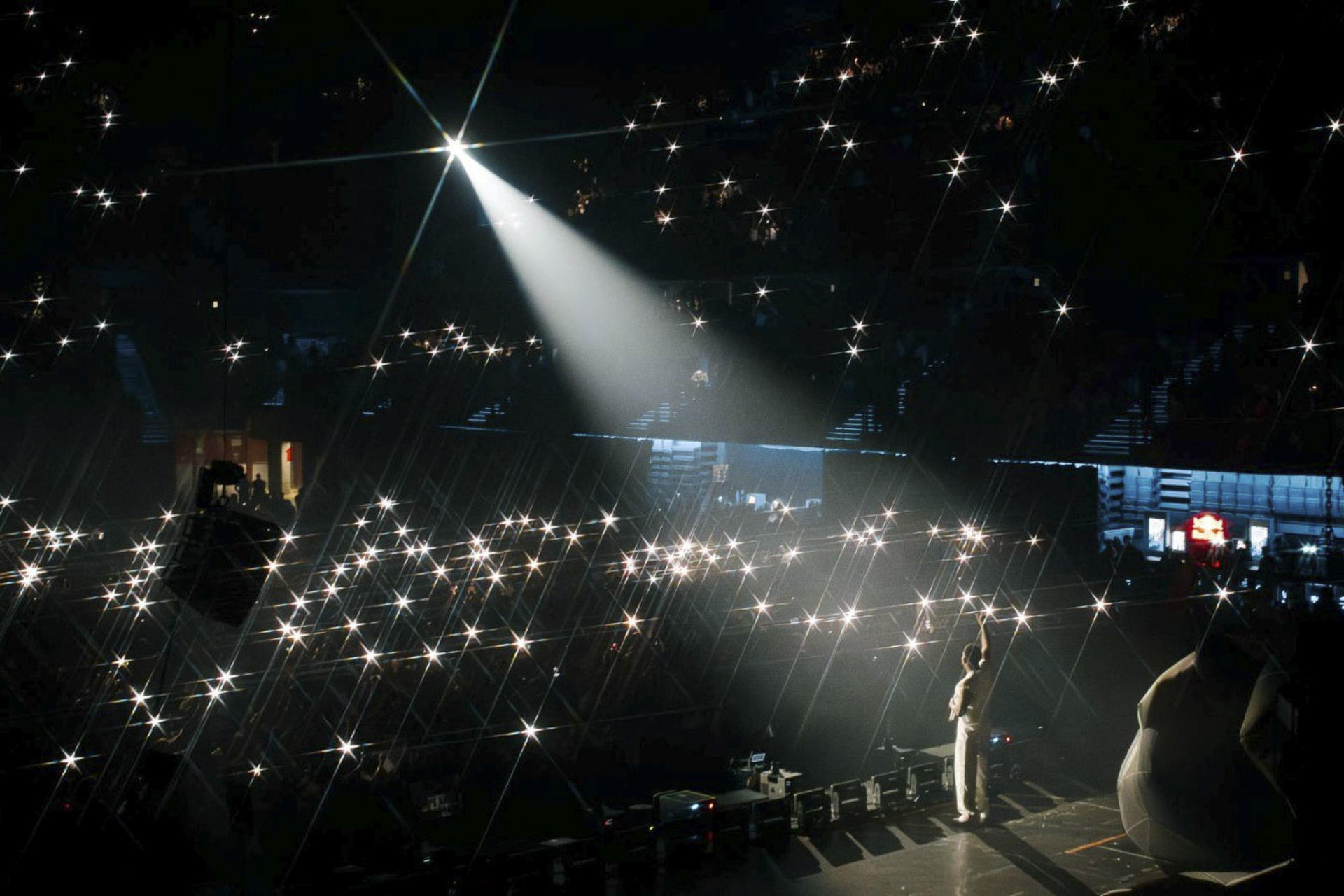 El Movistar Arena interrumpió la noche de este miércoles el concierto que ha ofrecido el cantante puertorriqueño Myke Towers al superar el nivel de sonido permitido en el recinto madrileño para no afectar al vecindario de la zona. EFE/Movistar Arena SOLO USO EDITORIAL/SOLO DISPONIBLE PARA ILUSTRAR LA NOTICIA QUE ACOMPAÑA (CRÉDITO OBLIGATORIO)