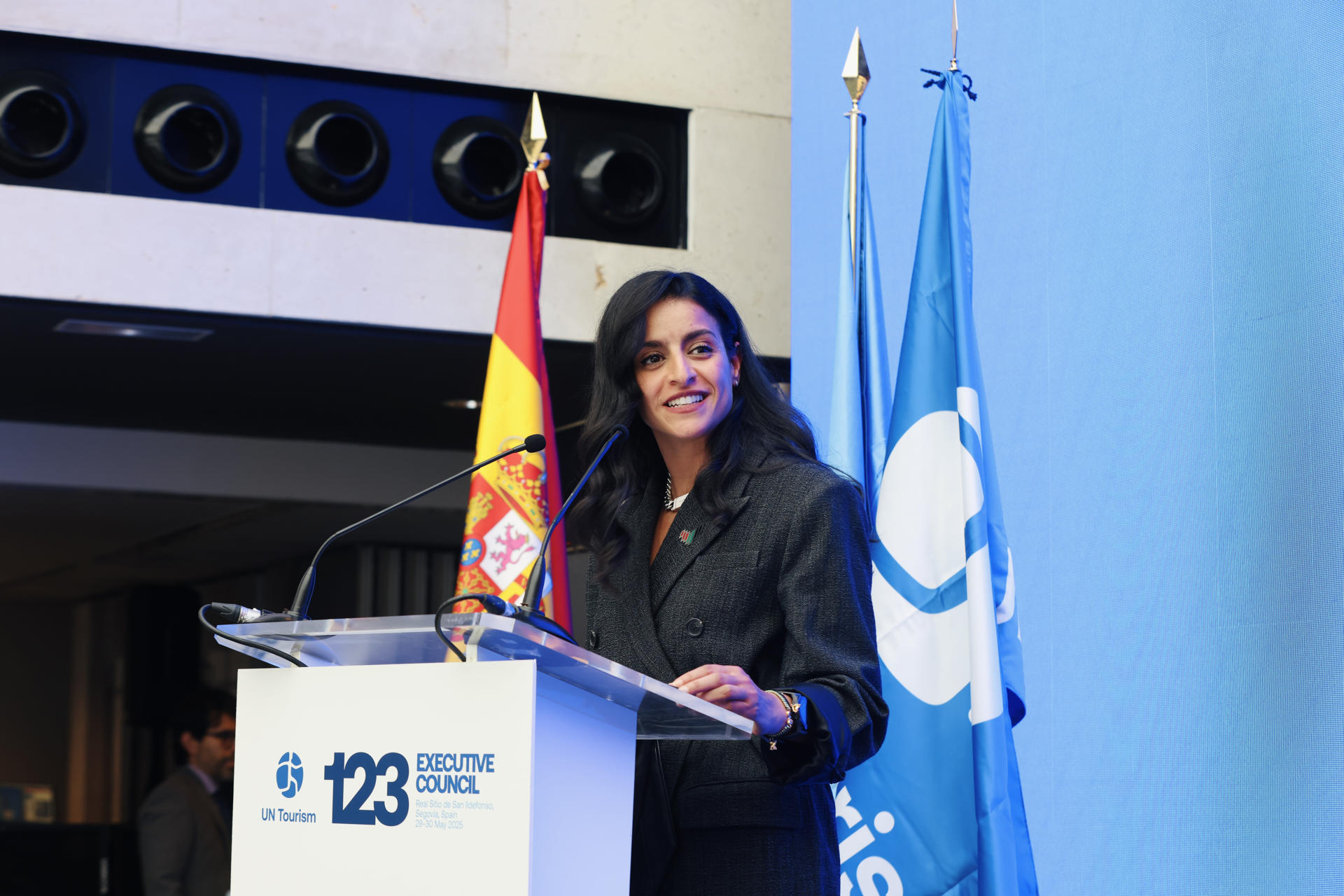 La empresaria emiratí, Shaikha Al Nowais, se convertirá en la primera mujer en liderar ´ONU Turismo´ tras ganar la votación que se ha llevado a cabo este viernes en el marco del 123 Consejo Ejecutivo de la organización que se ha celebrado en el Real Sitio de San Ildefonso, en La Granja (Segovia). EFE / ONU / Beth Magre Loren. ***SOLO USO EDITORIAL / SOLO USO DISPONIBLE PARA ILUSTRAR LA NOTICIA QUE ACOMPAÑA/ (CRÉDITO OBLIGATORIO)***.