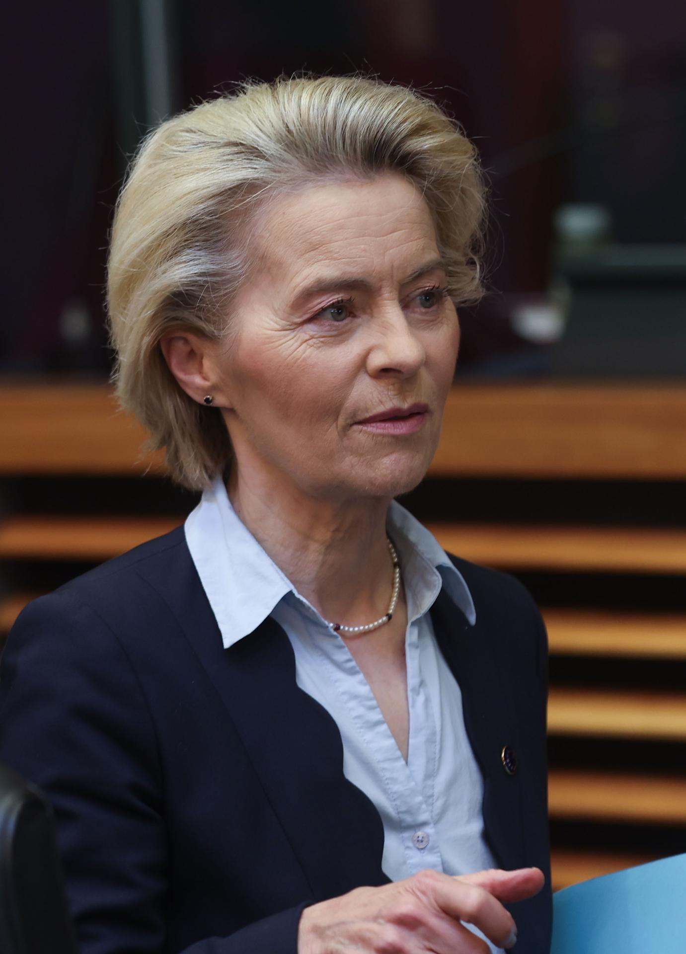 La presidenta de la Comisión Europea, Ursula von der Leyen, asiste a una reunión del Colegio de Comisarios de la Comisión Europea en Bruselas, Bélgica, el 14 de mayo de 2025. 
EFE/EPA/OLIVIER HOSLET