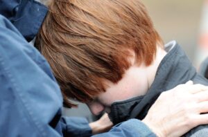 Los trastornos de salud mental en adolescentes se han prácticamente duplicado desde la pandemia y, con ello, las ideas suicidas y las autolesiones: casi el 45 % de los jóvenes diagnosticados de problemas como ansiedad o depresión se han infligido daño a sí mismos, porque el dolor físico es más llevadero que el emocional. EFE/EPA/PETER FOLEY