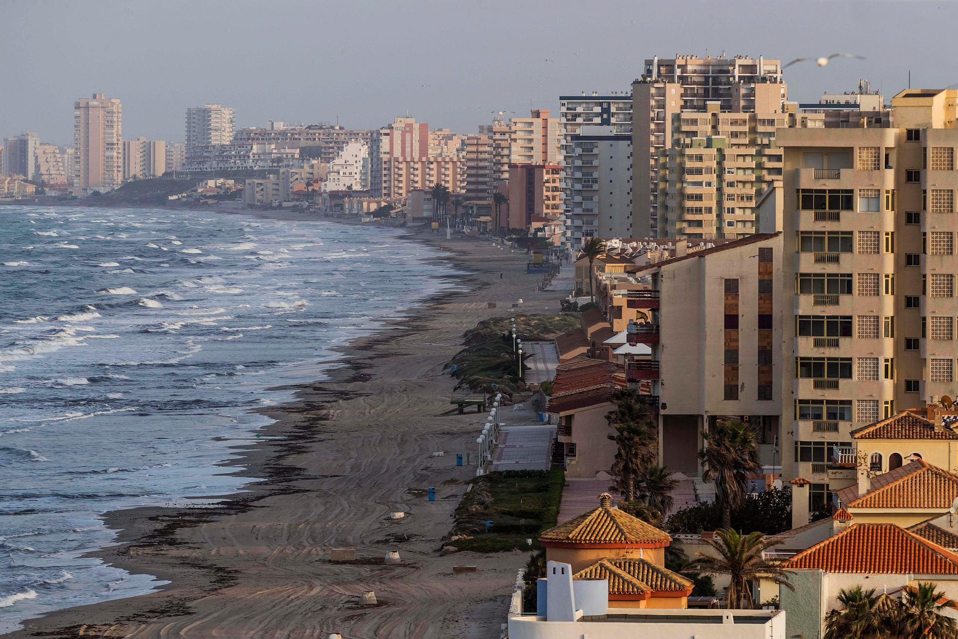 Vista de archivo la playa de la Manga del Mar Menor. EFE/Marcial Guillén