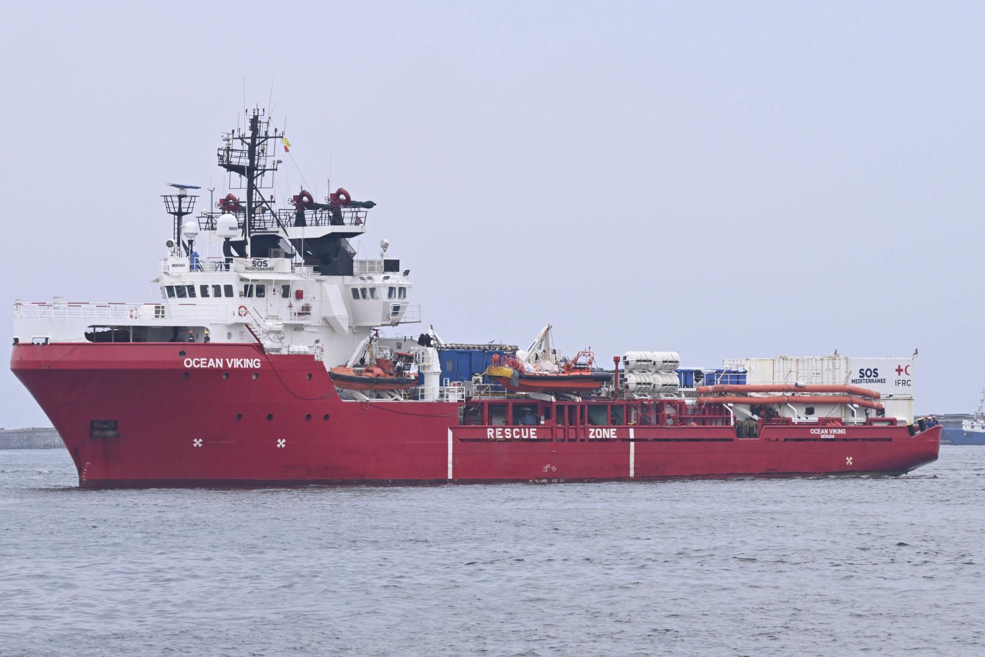 El 'Ocean Viking', el barco de la organización humanitaria y de salvamento marítimo SOS Mediterranée, en una imagen de archivo. EFE/EPA/CIRO FUSCO