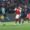 El extremo del Arsenal Bukayo Saka (I) en acción ante el defensa del PSG Willian Pacho (C) y el extremo Khvicha Kvaratskhelia, del PSG, durante el partido de vuelta de semifinales de la UEFA Champions League en París. EFE/EPA/MOHAMMED BADRA
