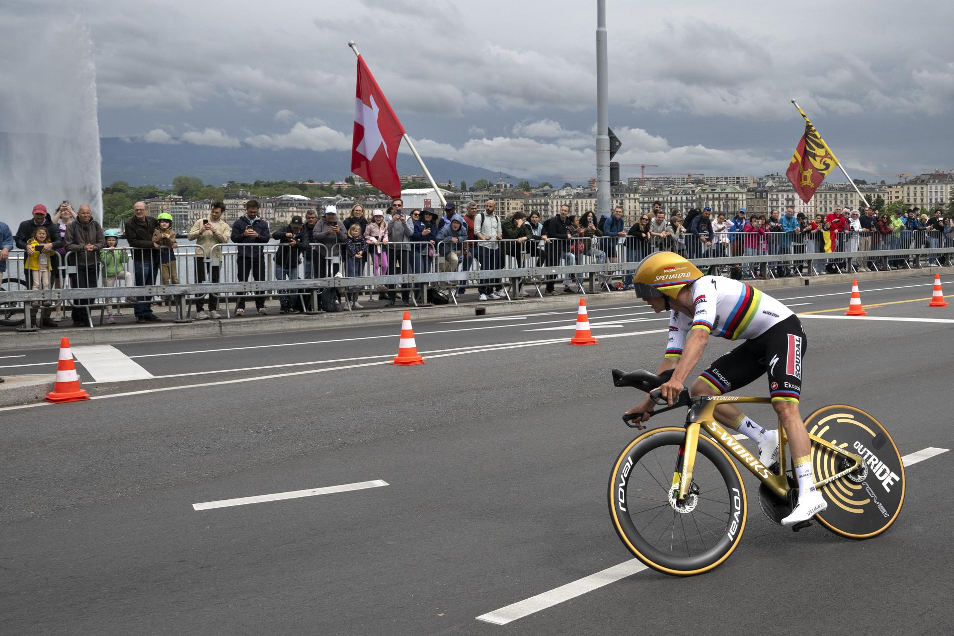 El belga Remco Evenepoel tras la quinta y última etapa, una contrarreloj de 17,1 kilómetros por Ginebra EFE/EPA/JEAN-CHRISTOPHE BOTT