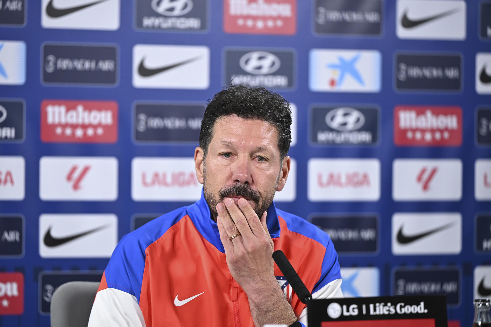 Simeone, en la rueda de prensa de este viernes. EFE/ Fernando Villar