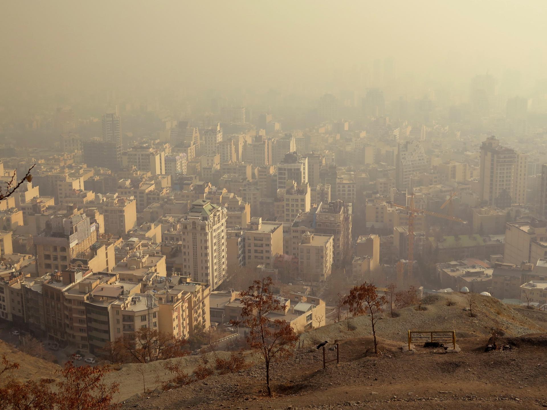 Imagen de archivo de contaminación en Teherán (Irán). EFE/Marina Villén