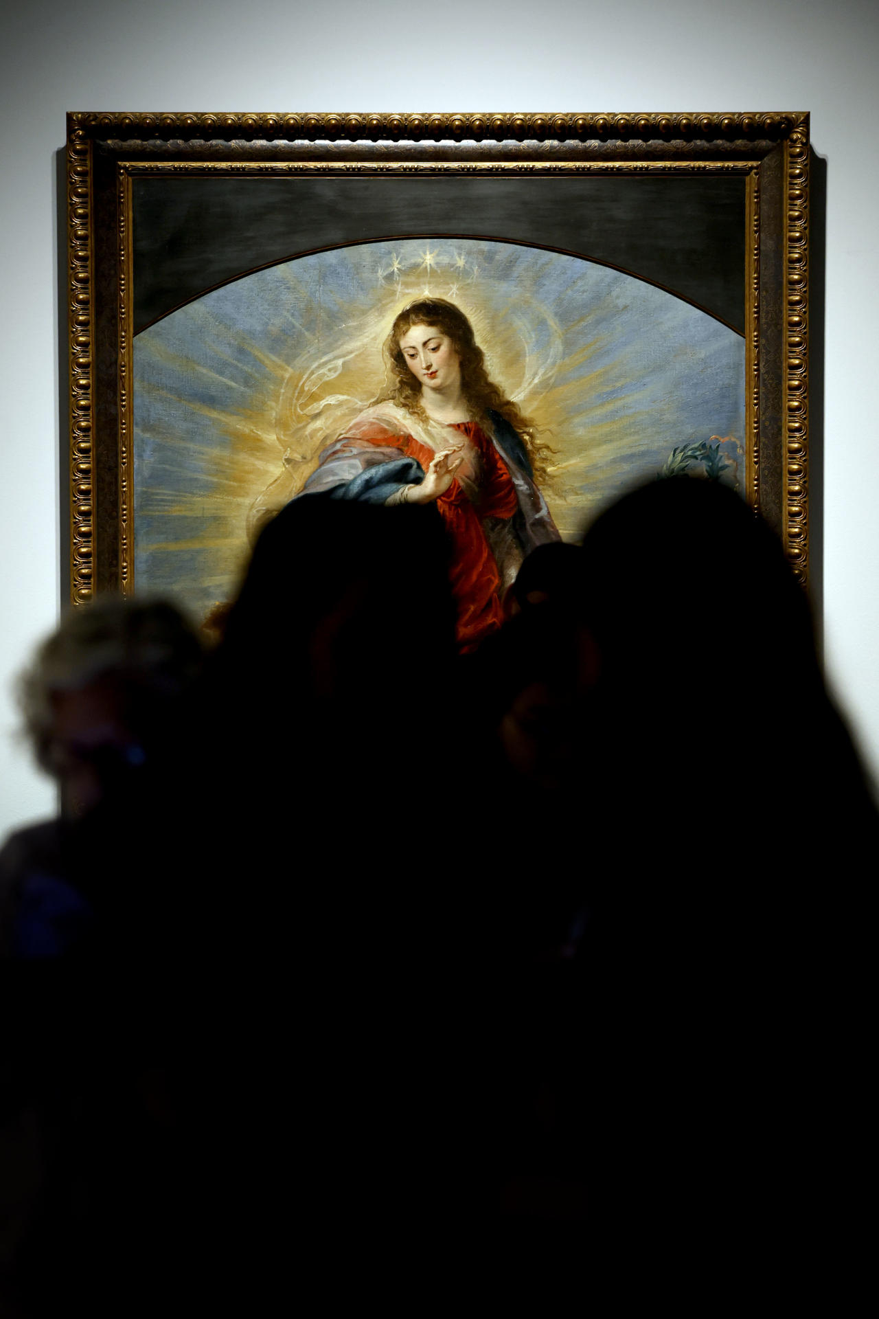 La obra 'La Inmaculada Concepción (1628-1629)', de Peter Paul Rubens, es una de las 62 obras de las colecciones del Museo Nacional del Prado que reinarán entre este miércoles y hasta el 21 de septiembre en CaixaForum Barcelona, gracias a la exposición 'Rubens y los artistas del Barroco flamenco', en la que podrá admirar la fuerza creativa de Peter Paul Rubens y otros artistas coetáneos suyos como Van Dyck, Jordaens o Brueghel. EFE/Alberto Estévez