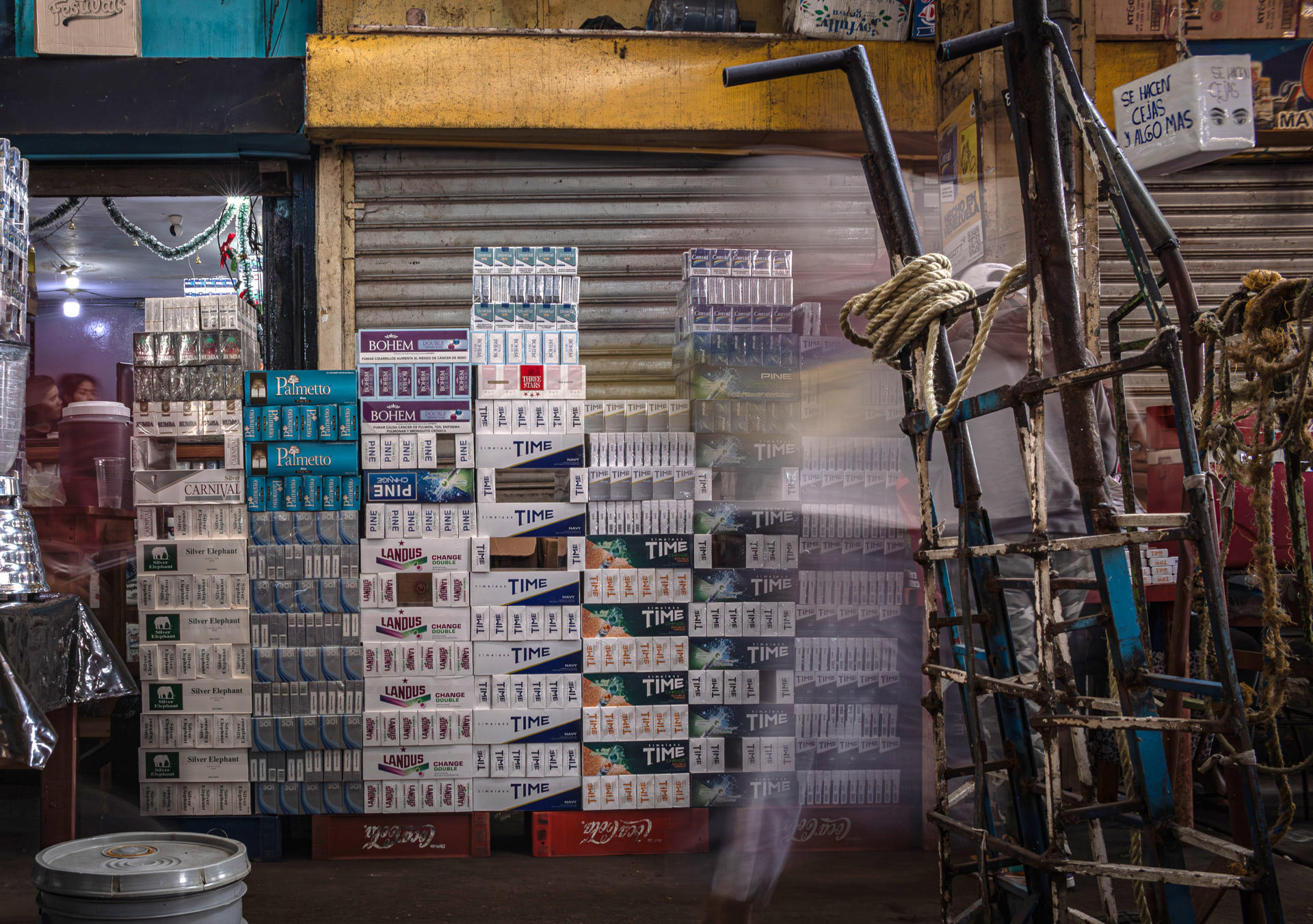 En la imagen, tabaco de contrabando. EFE/ Henry Chirinos