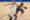 OG Anunoby (d) de los Knicks disputa la pelota con Derrick White de los Celtics durante un partido de la NBA entre New York Knicks y Boston Celtics en el Madison Square Garden, en Nueva York (EE.UU.). EFE/ Ángel Colmenares
