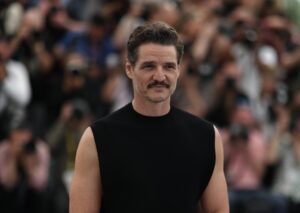 El actor chileno Pedro Pascal asiste a la sesión de fotos de 'Eddington' durante el 78º Festival de Cine de Cannes, en Cannes, Francia, el 17 de mayo de 2025. EFE/EPA/MOHAMMED BADRA
