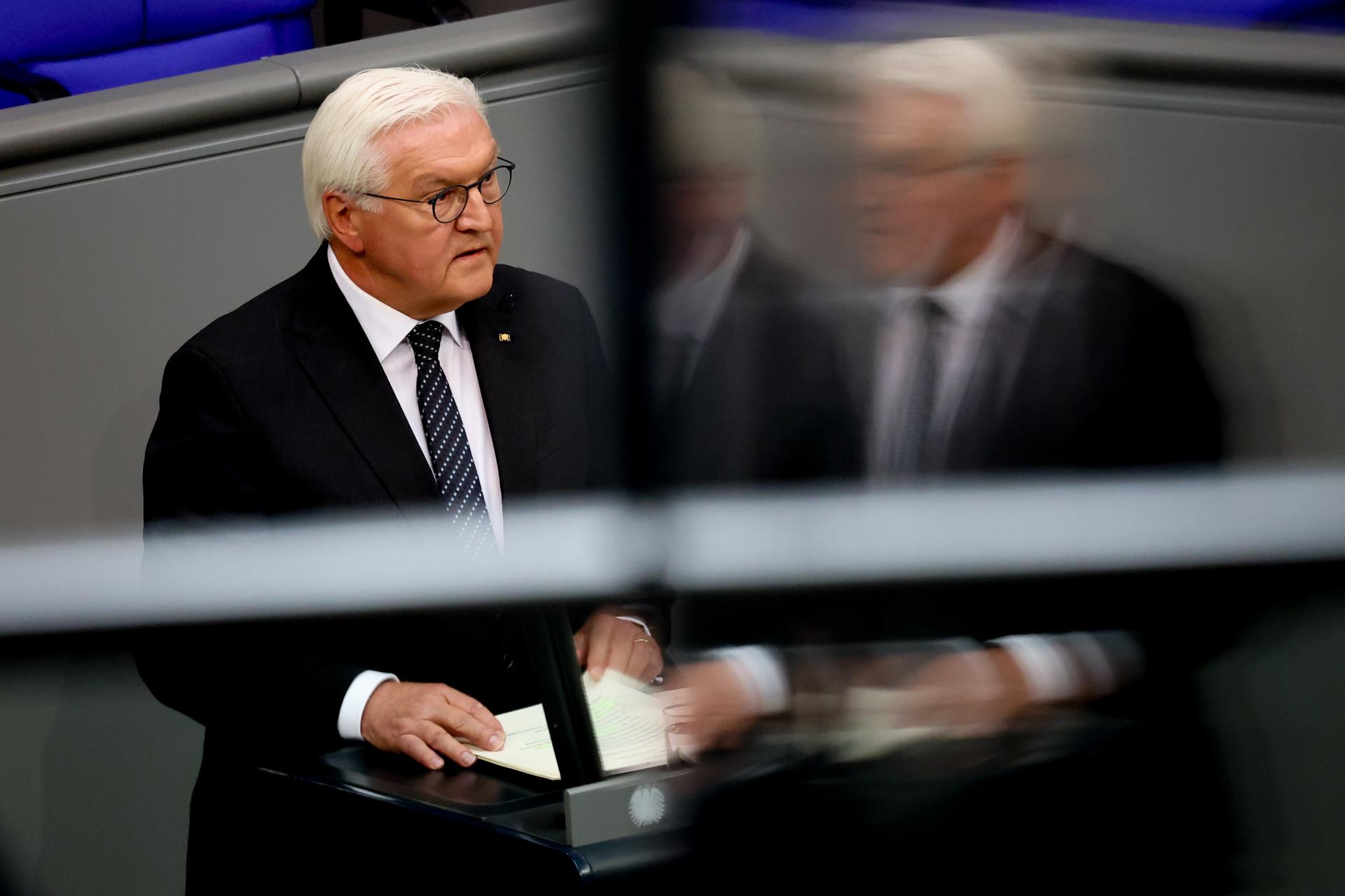 El presidente alemán, Frank-Walter Steinmeier, interviene en Berlín ante el Bundestag o Cámara Baja con ocasión del 80.º aniversario de la capitulación nazi EFE/EPA/Filip Singer