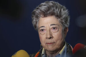 Araceli Mangas Martín, miembro del jurado del Premio Princesa de Asturias de Ciencias Sociales 2025, atiende a los medios este martes en Oviedo antes de iniciar las deliberaciones de un galardón al que optan cuarenta candidaturas de quince nacionalidades, y que se fallará mañana miércoles. EFE/ J.L. Cereijido