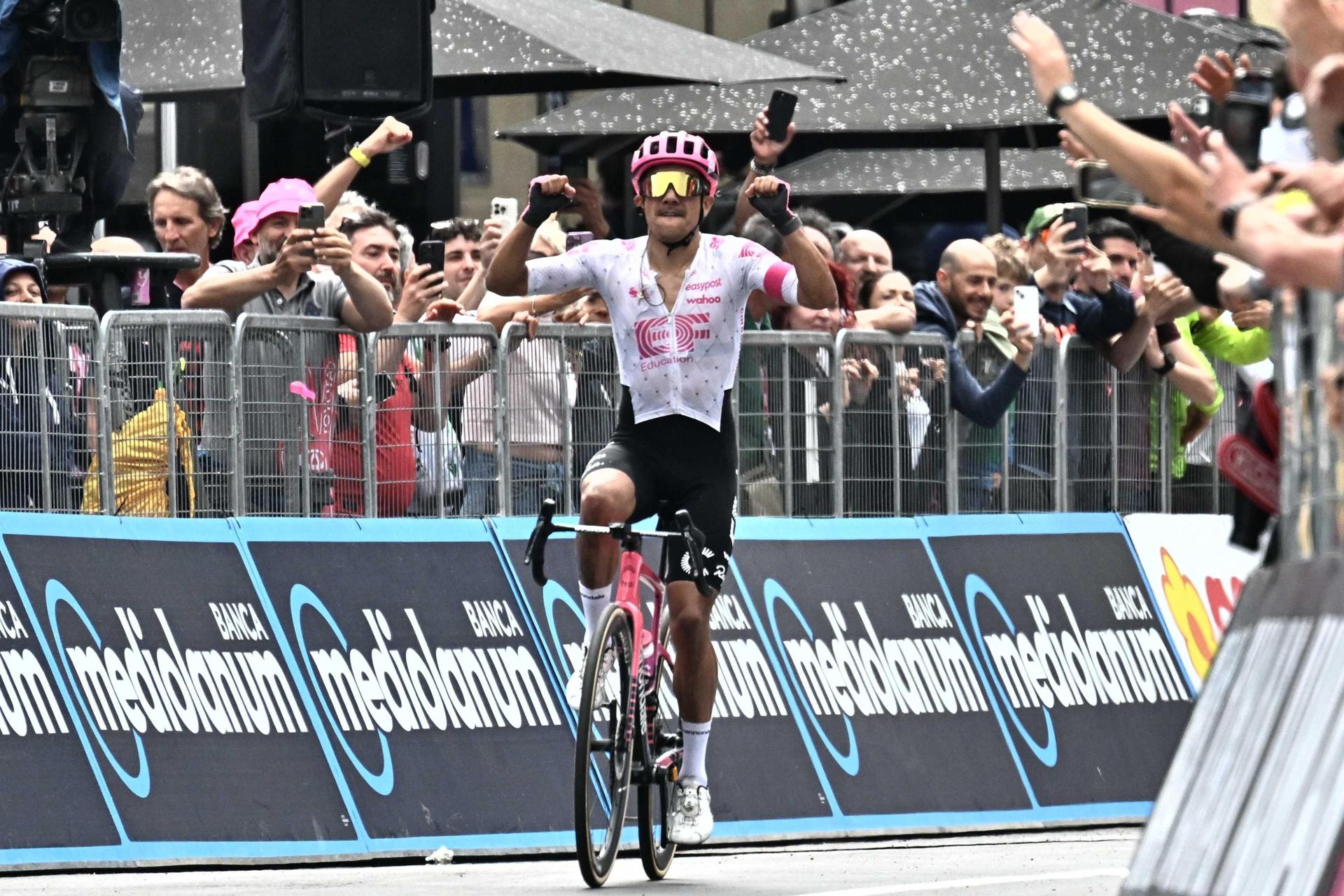 El ecuatoriano Richard Carapaz ganó la etapa 11 en el Giro de Italia 2025. EFE/EPA/LUCA ZENNARO