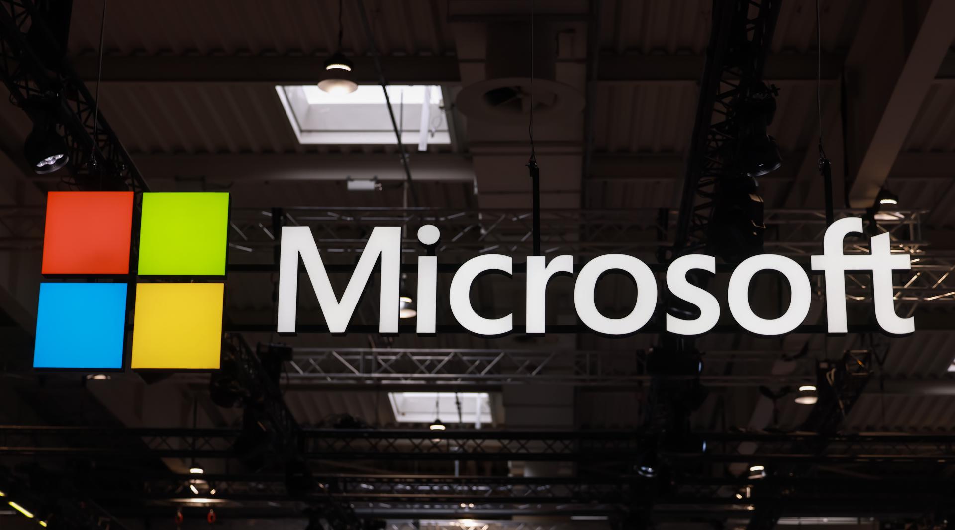 Fotografía de archivo del logo de Microsoft. EFE/HANNIBAL HANSCHKE