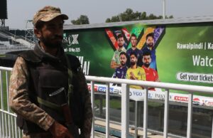 Soldados del ejército paquistaní hacen guardia ante el estadio de criíquet en Rawalpindi, Pakistán, el psado día 15 de mayo. EFE/EPA/SOHAIL SHAHZAD