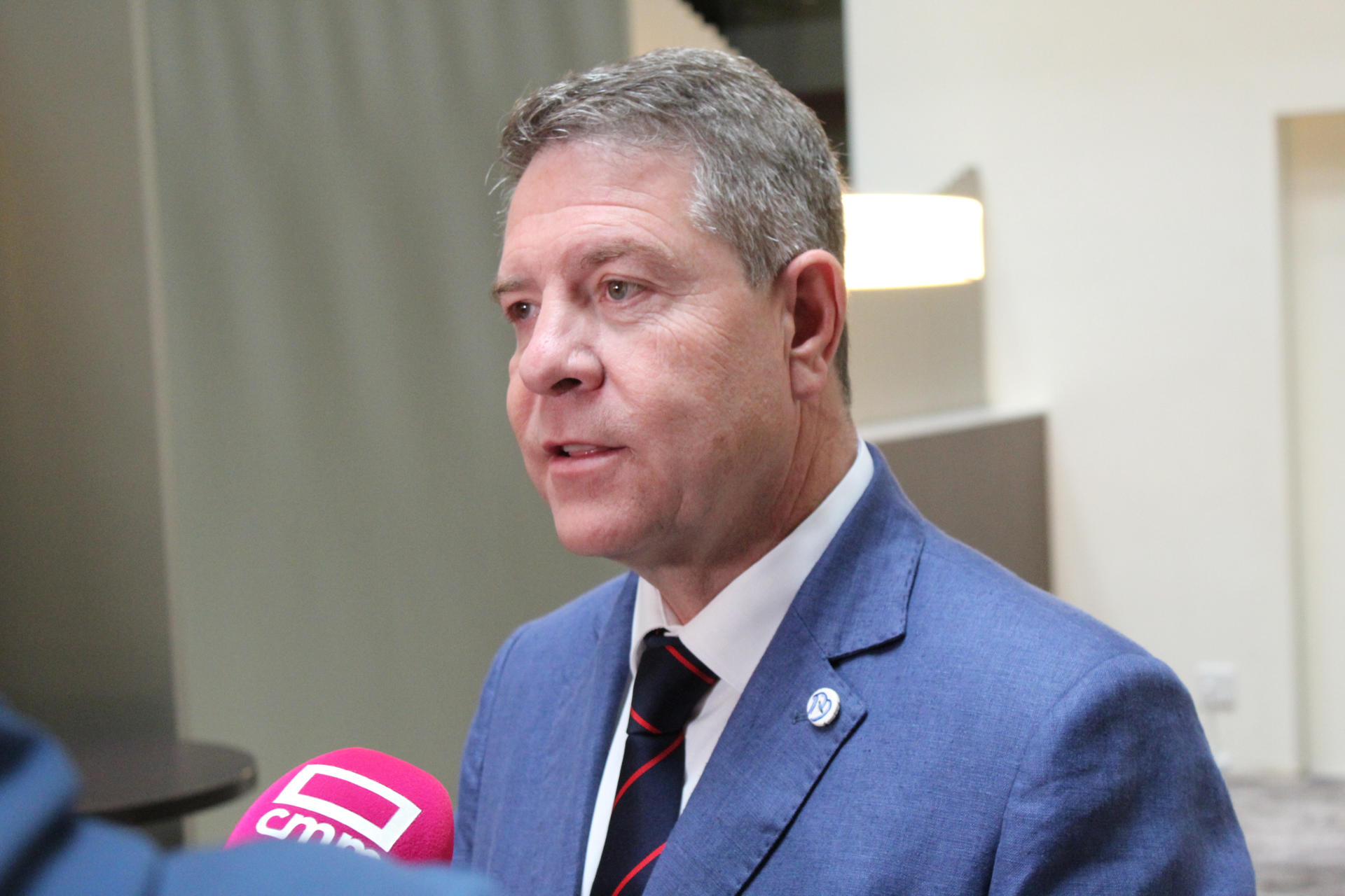 El presidente de Castilla-La Mancha, Emiliano García-Page, hace unas declaraciones a la prensa en Tokio este viernes en el marco de su viaje a Japón.
EFE/ Gobierno de Castilla-La Mancha SOLO USO EDITORIAL/SOLO DISPONIBLE PARA ILUSTRAR LA NOTICIA QUE ACOMPAÑA (CRÉDITO OBLIGATORIO)