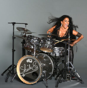 La percusionista Sheila E. lanzó este viernes, 'Sheila E. & Friends: Bailar Instrumentals', una audaz reinterpretación completamente instrumental de su reciente álbum 'Bailar Deluxe'. La nueva entrega, cuya versión vocalizada fue lanzada el pasado 16 de mayo, elimina las voces del álbum original para dejar al descubierto una conversación musical que se sostiene por sí sola, tejida con maestría a través del lenguaje universal del ritmo. EFE/ City Parks Foundation.