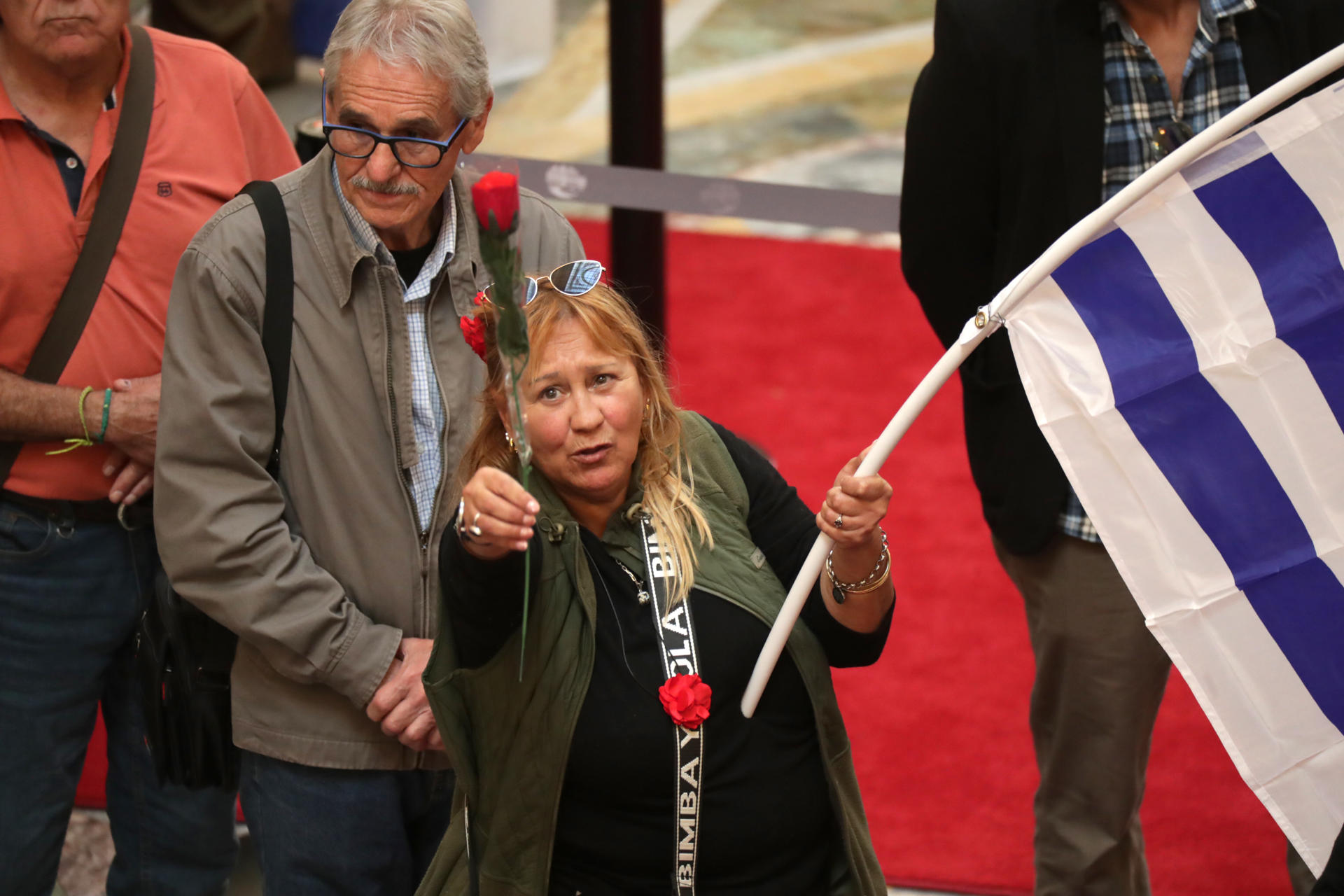 Personas asisten a la velación del expresidente José Mujica, este 14 de mayo de 2025, en el Palacio Legislativo de Montevideo (Uruguay). EFE/Raúl Martínez