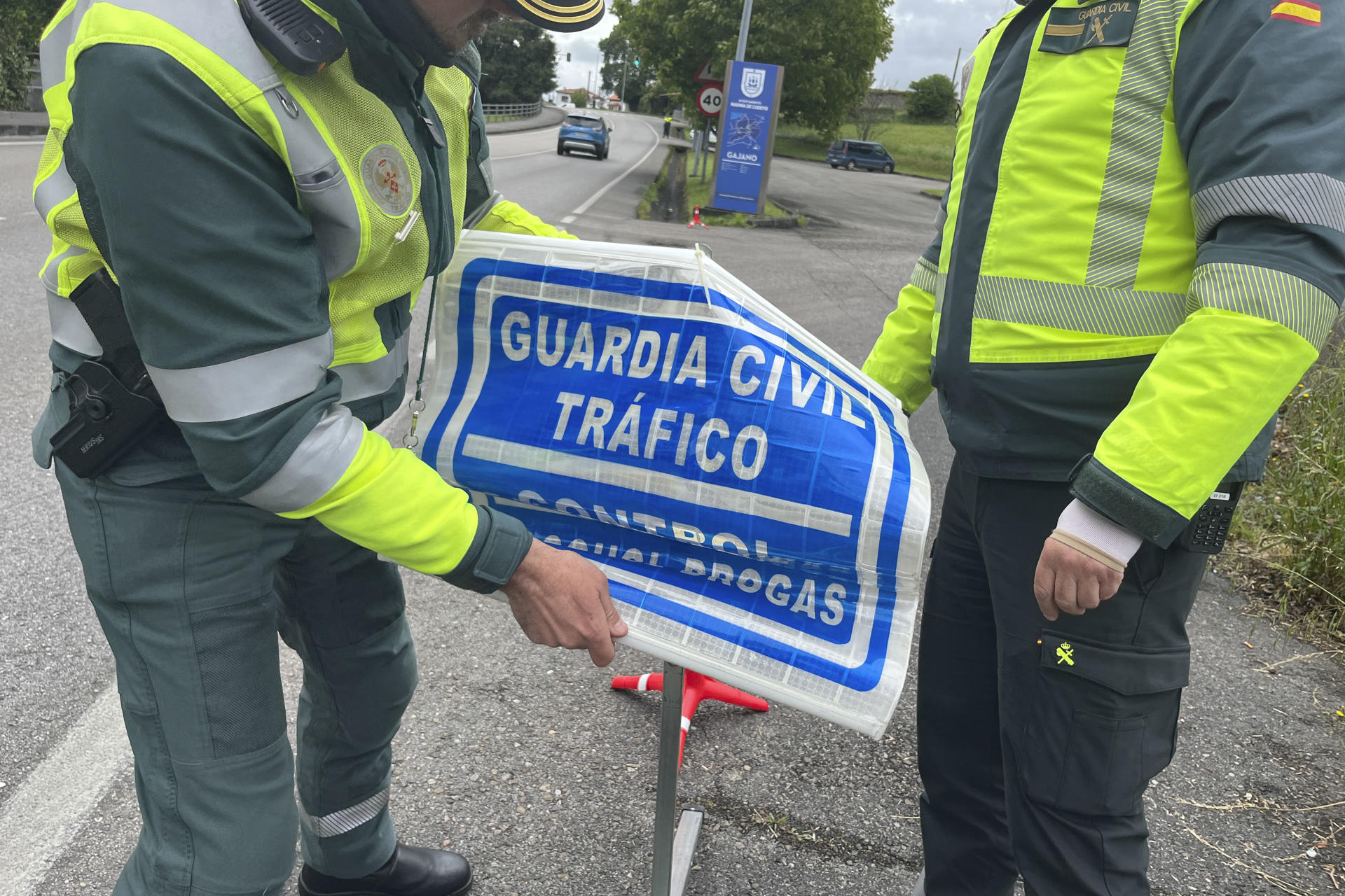 Imagen de archivo de un control de la Guardia Civil. EFE/ Miguel Ramos