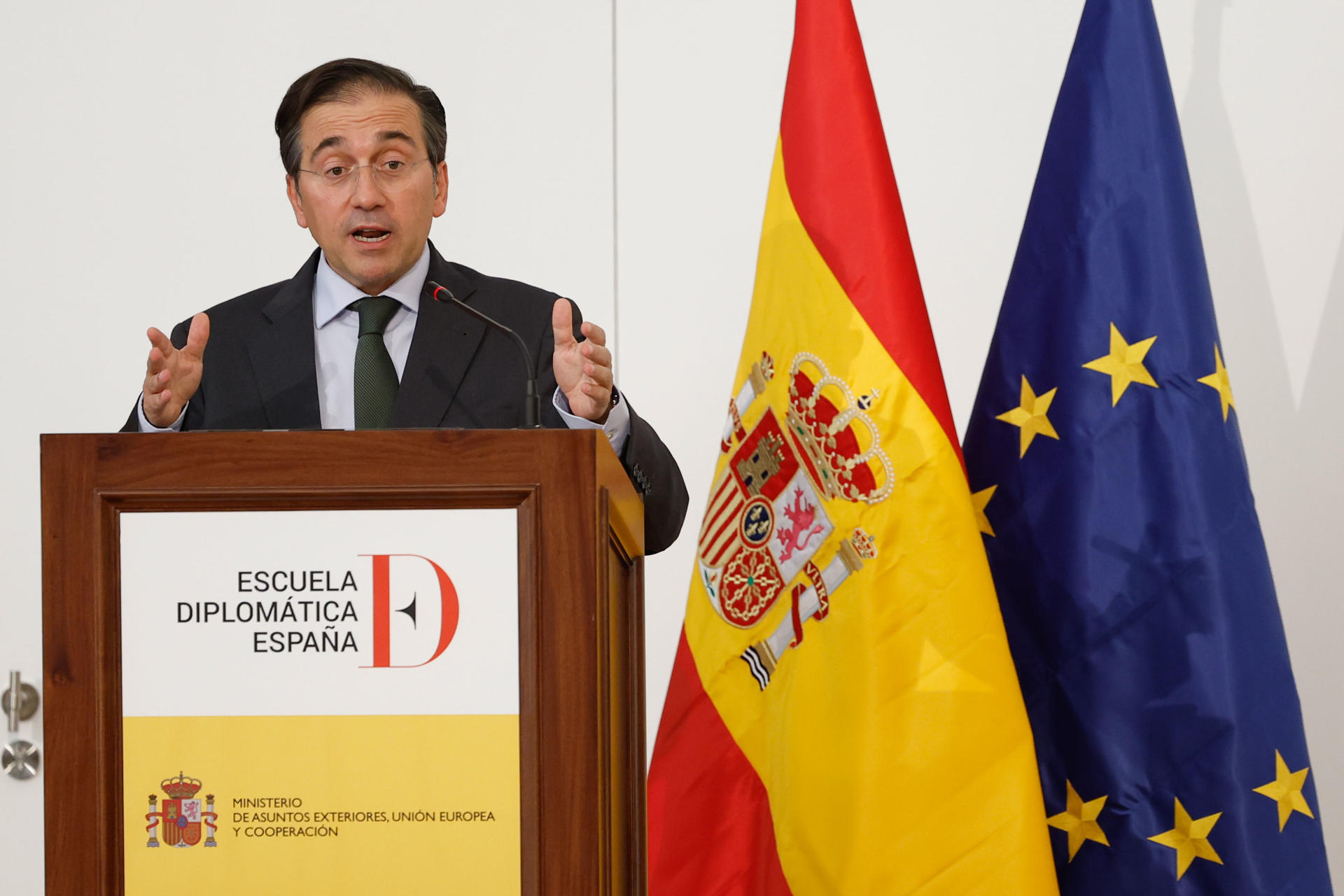 El ministro de Asuntos Exteriores, Unión Europea y Cooperación, José Manuel Albares, interviene durante la entrega de los despachos de secretario de embajada a la LXVI promoción de la carrera diplomática, este martes en Madrid. EFE/ Mariscal POOL