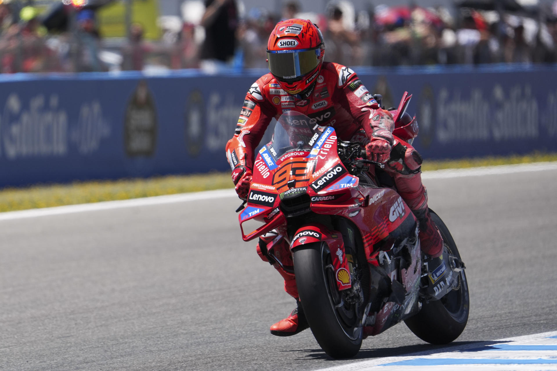 Fotografía de Román Ríos en la que se ve al piloto español Marc Márquez (Ducati Lenovo Team) en una imagen de archivo de abril de 2025. EFE