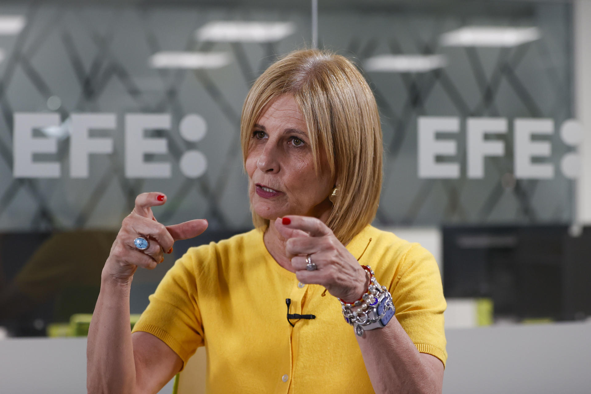María José García Pelayo (PP), presidenta de la Federación Española de Municipios y Provincias (FEMP), cree que Pedro Sánchez está olvidando a los Ayuntamientos, y pide soluciones a su financiación, y también que haya diálogo entre municipios y Gobierno igual que se convoca la Conferencia de Presidentes autonómicos. En entrevista con EFE, García Pelayo hace un balance muy negativo de la entrevista que mantuvo con el presidente en La Moncloa el año pasado: No ha habido absolutamente ningún resultado. No hubo ningún acuerdo, me limité a trasladarle los problemas de los ayuntamientos, se quedó con la documentación y seguimos esperando.-EFE/ Óscar Guillén