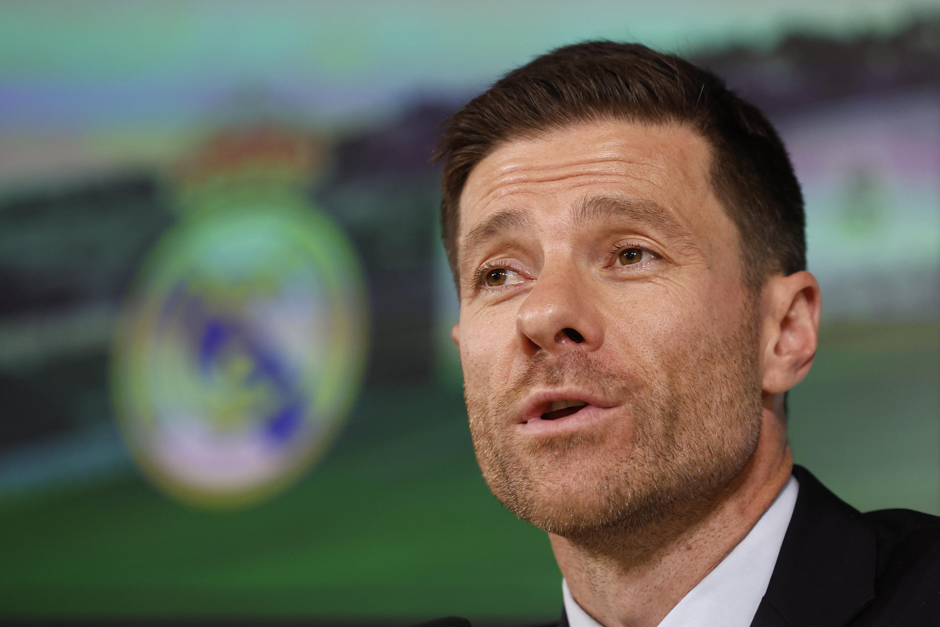 El exjugador del Real Madrid Xabi Alonso, durante la rueda de prensa posterior a su presentación como nuevo entrenador del equipo. EFE/Chema Moya
