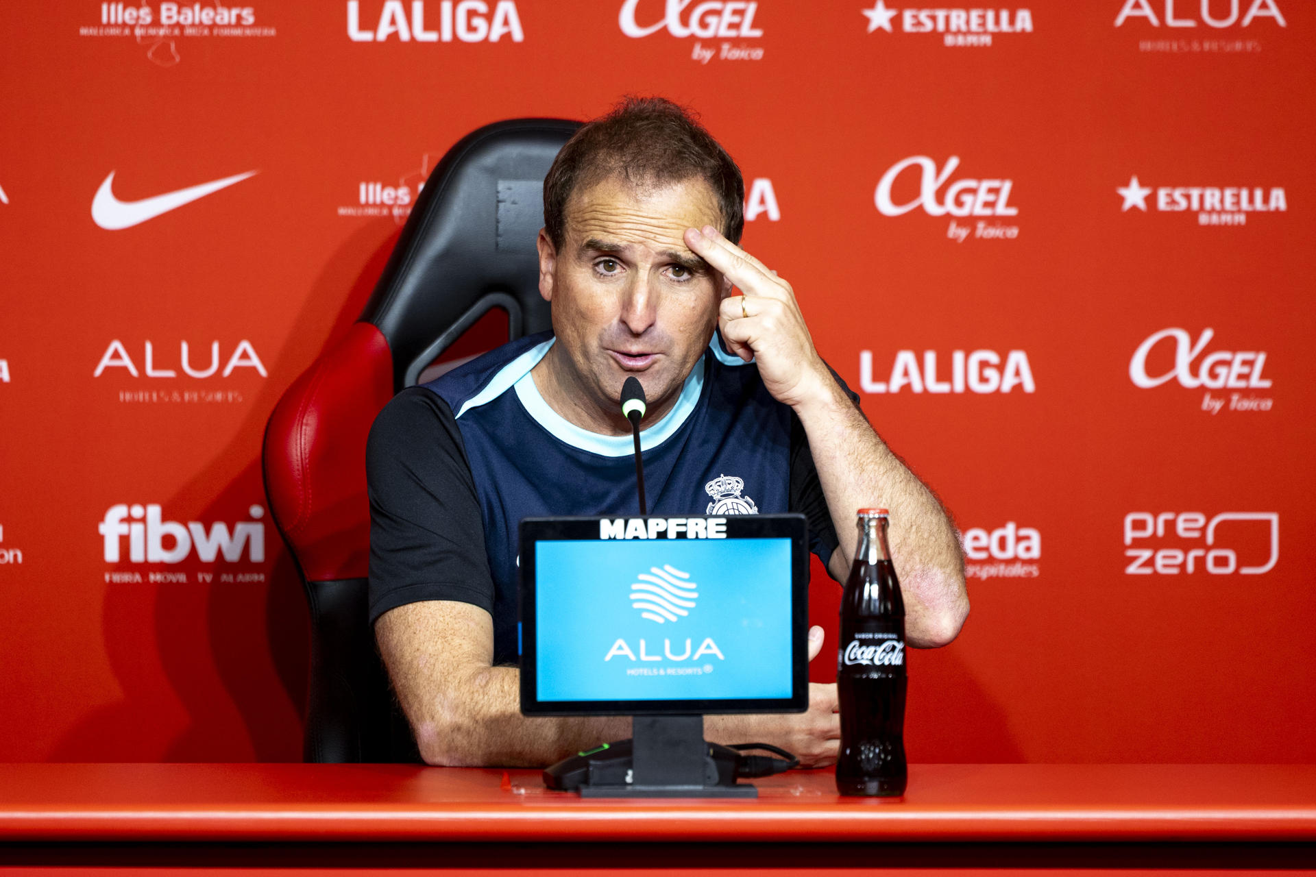El entrenador del Mallorca, Jagoba Arrasate, durante una rueda de prensa celebrada este sábado en la víspera del partido de LaLiga que les enfrenta al Getafe. EFE/CATI CLADERA