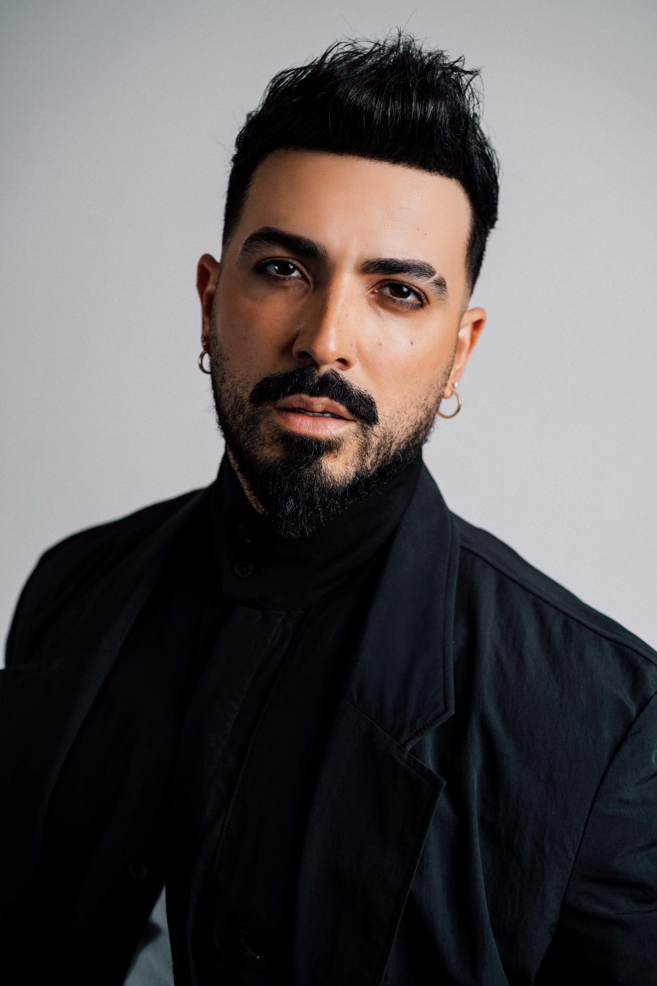 Fotografía cedida por Sony Music Latin donde aparece el salsero puertorriqueño Luis Figueroa quien presentó este viernes su nuevo álbum EP, 'Gris', en el que redefine la salsa para una nueva era: fresca, intrépida e inconfundiblemente suya. EFE/Sony Music Latin