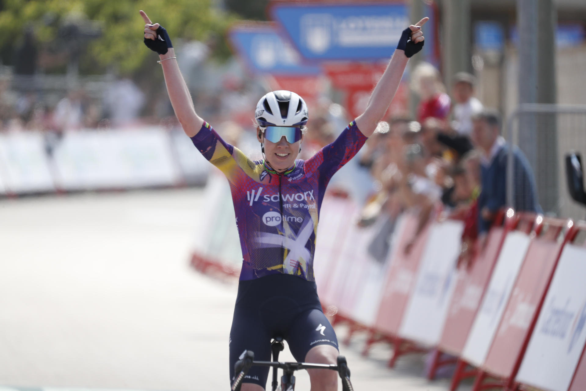 La neerlandesa Anna Van Der Breggen (SD Worx-Protime) ganó este miércoles la cuarta etapa de la Vuelta a España femenina, disputada con un recorrido de media montaña sobre 111,6 kilómetros desde Pedrola a Borja (Zaragoza), tras la cual su compatriota y compañera de equipo Femke Gerritse se mantiene como líder. EFE/ Javier Belver