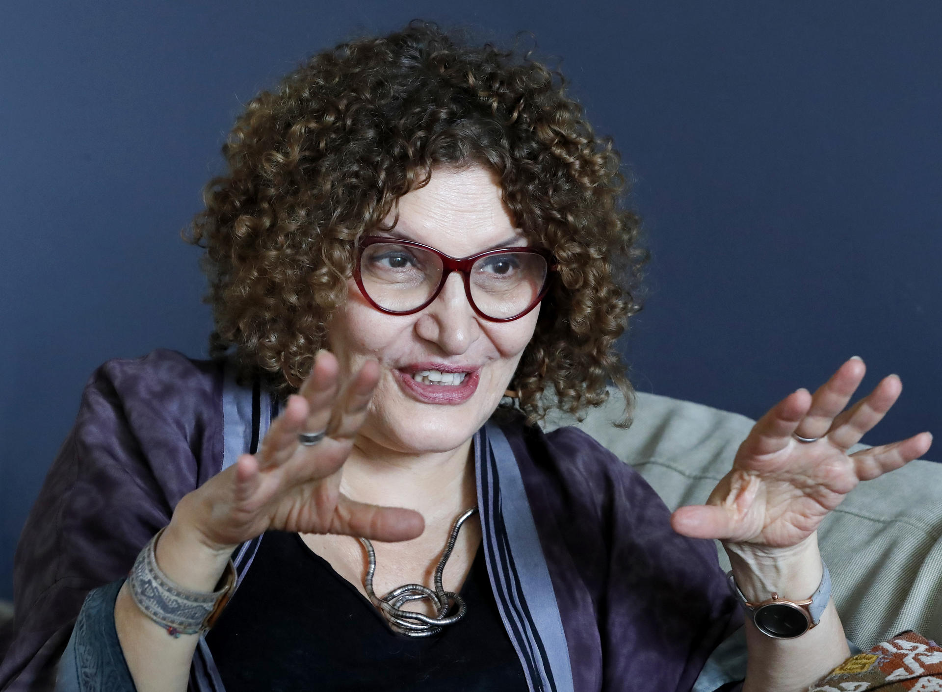 La escritora Myriam Moscona habla durante una entrevista con EFE este jueves, en Ciudad de México (México). EFE/ Mario Guzmán