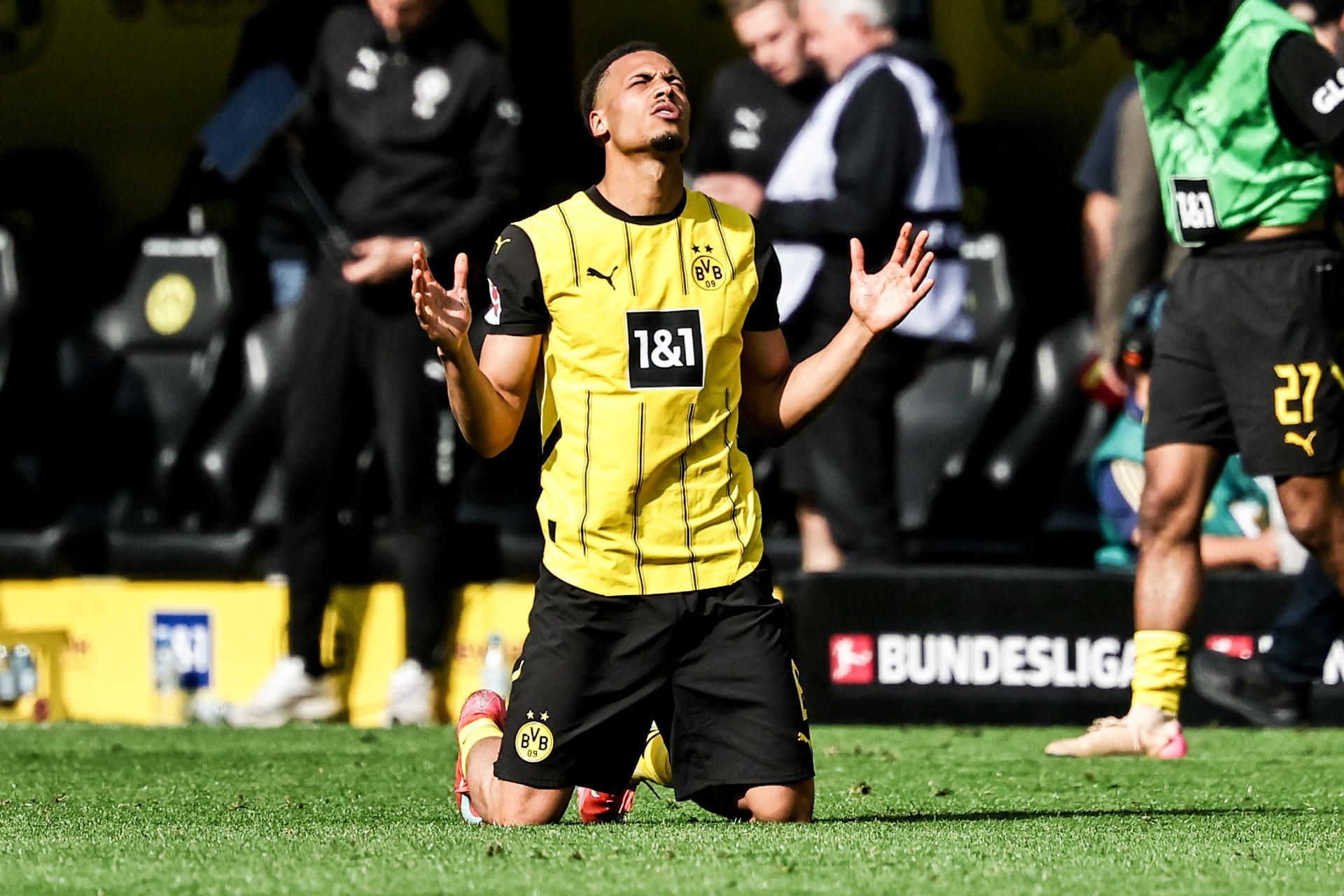 El jugador del Dortmund Felix Nmecha durante el partido de la Bundesliga que han jugado Borussia Dortmund y Holstein Kiel en Dortmund, Alemania. EFE/EPA/FRIEDEMANN VOGEL