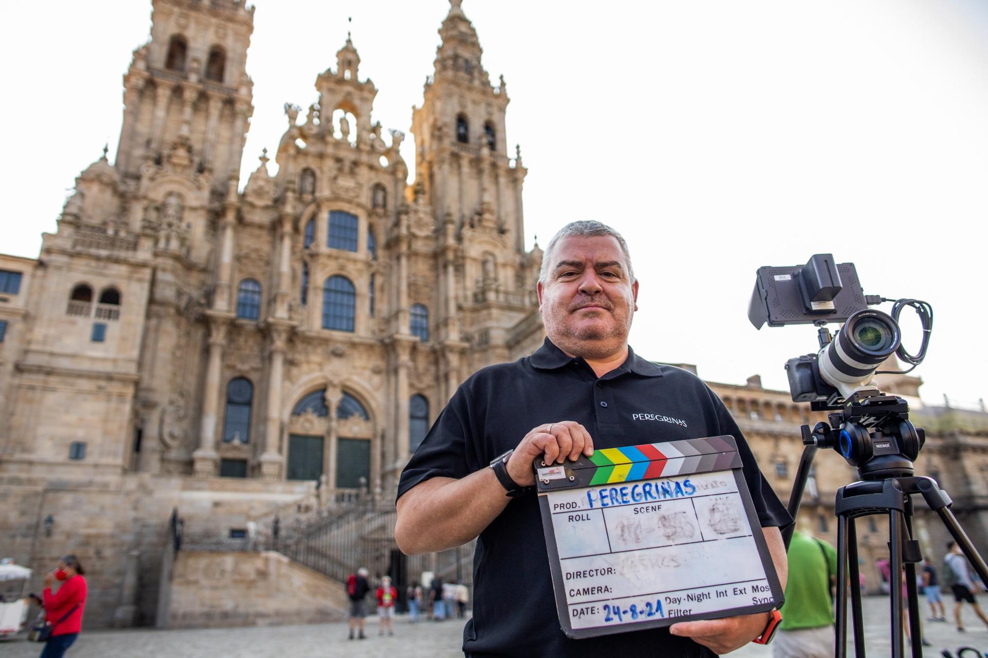 Foto de archivo (24/08/2021) del magistrado José Antonio Vázquez Taín, rodando en el Obradoiro un documental. EFE/Óscar Corral