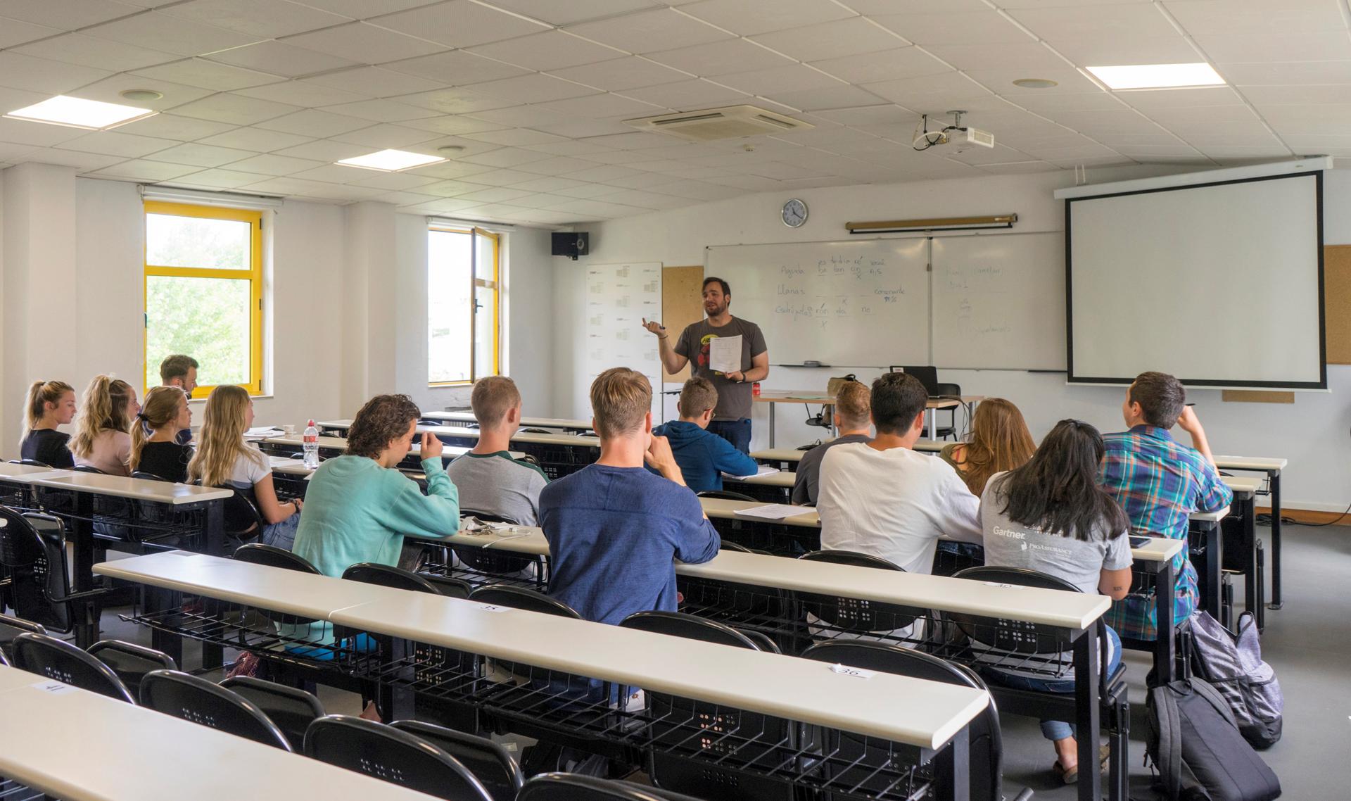 Clases de verano en la Universidad Internacional Menéndez Pelayo (UIMP). EFE/Román G. Aguilera/Archivo