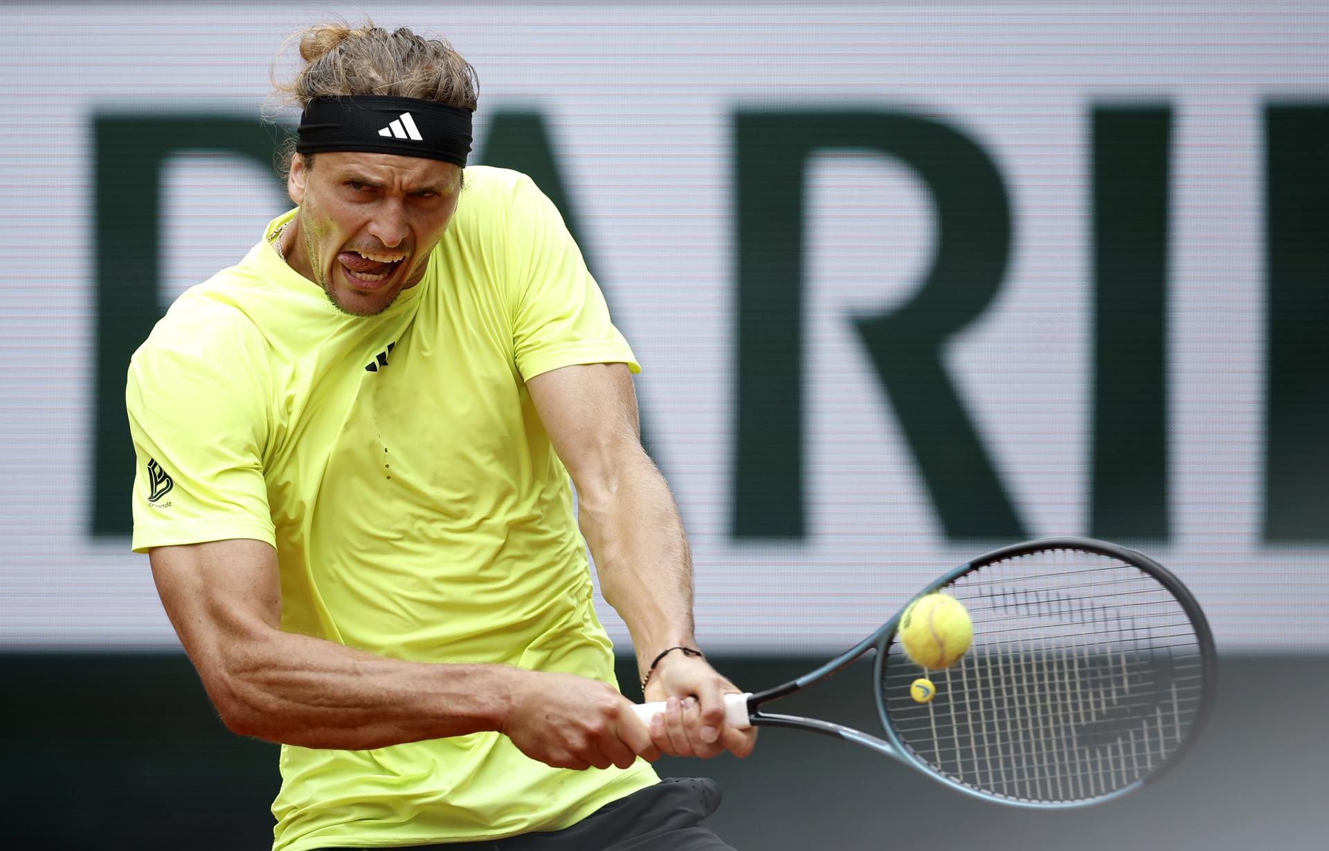 El alemán Alexander Zverev, finalista de la última edición de Roland Garros, tras ganar al estadounidense Learner Tien EFE/EPA/YOAN VALAT