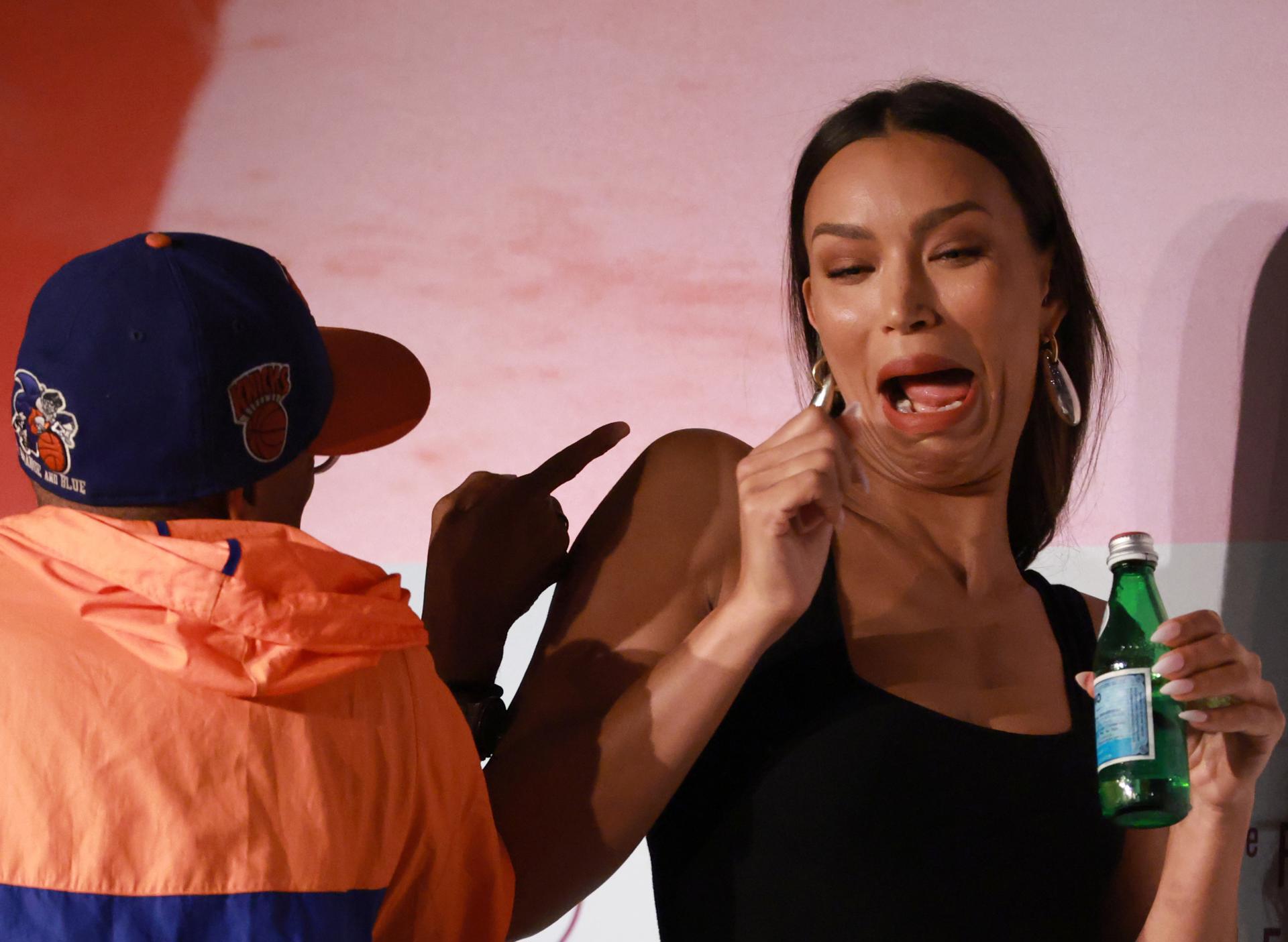 - El director Spike Lee (I) e Ilfenesh Hadera asisten a la conferencia de prensa de 'Highest 2 Lowest' durante el 78º Festival de Cine de Cannes, en Cannes, Francia, el 20 de mayo de 2025. El festival de cine se celebra del 13 al 24 de mayo de 2025. (Cine, Francia) EFE/EPA/CLEMENS BILAN / POOL