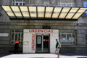 Vista de la entrada de urgencias del Hospital de la Princesa de Madrid en una imagen de archivo. EFE/ Fernando Alvarado