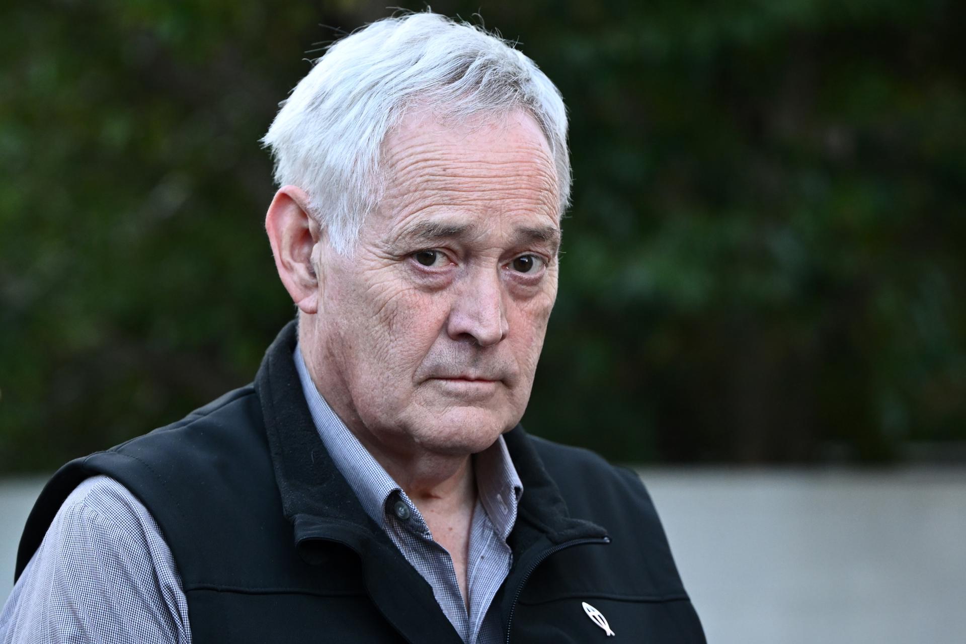 Ian Wilkinson, el único superviviente de un supuesto envenenamiento con setas, acude a testificar al tribunal de la ciudad australiana de Morwell.
EFE/EPA/JOEL CARRETT AUSTRALIA AND NEW ZEALAND OUT