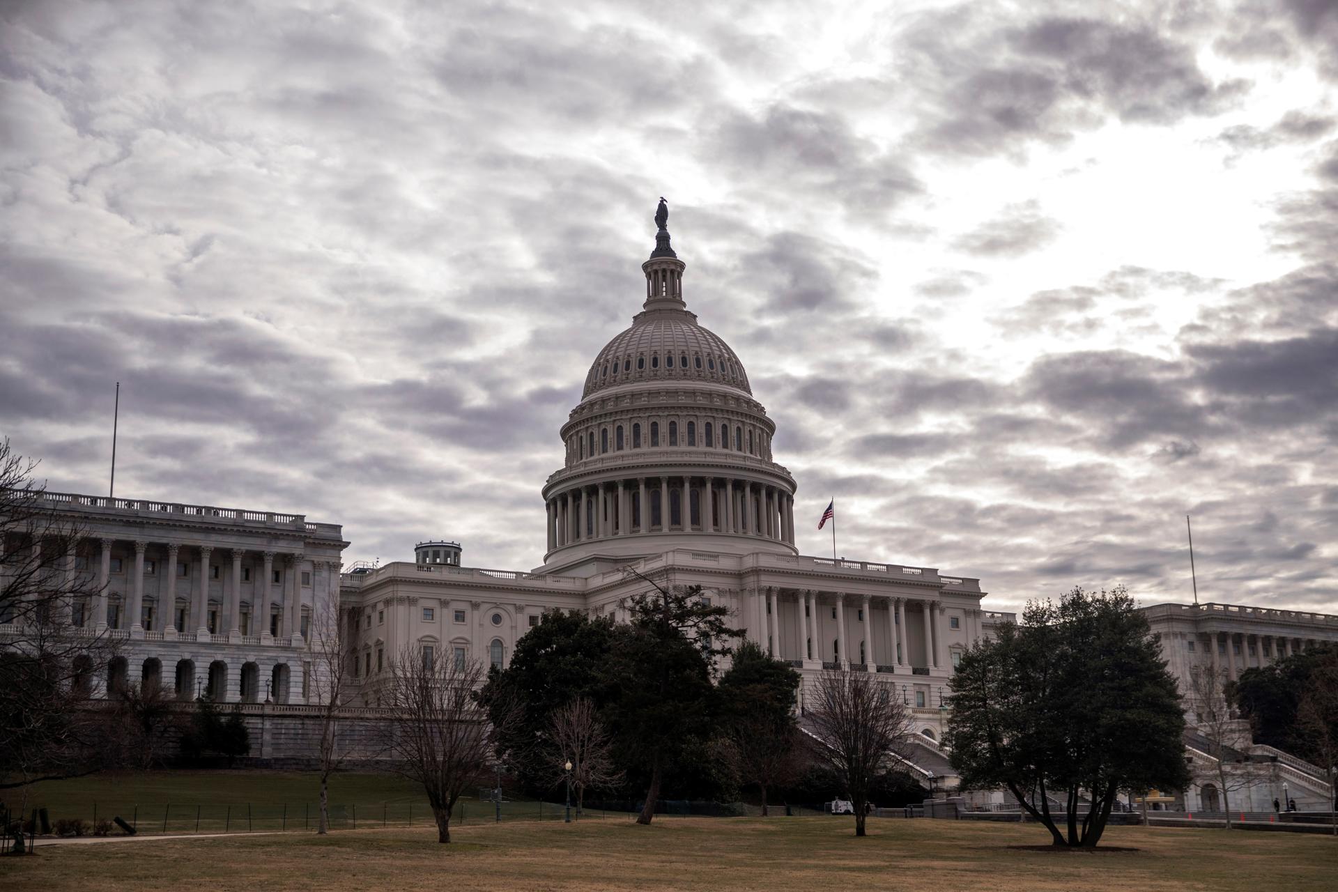 Fotografía de archivo que muestra la vista del exterior del Capitolio en Washington DC (EE.UU.). EFE/Shawn Thew