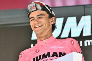 El mexicano Isaac del Toro (UAE) nueva maglia rosa Giro de ItaliaEFE/EPA/LUCA ZENNARO