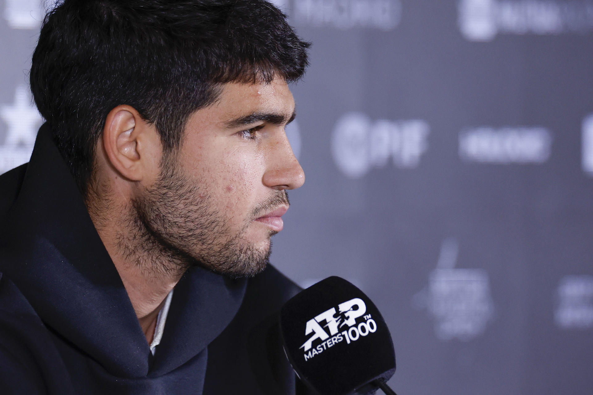 El tenista español Carlos Alcaraz ofrece una rueda de prensa en Madrid . EFE/Chema Moya