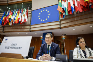 El presidente de la Junta de Andalucía, Juanma Moreno Bonilla, participa en el pleno del Comité de las Regiones, este miércoles en Bruselas. EFE/ Elio Germani