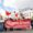 Miembros de la asociación Derecho a Morir Dignamente se concentran en la Puerta del Sol a favor de la aprobación de la ley de eutanasia este jueves en el Congreso. EFE/ Chema Moya