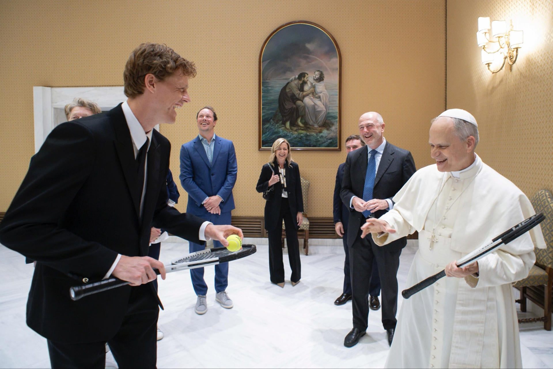 El papa León XIV recibe al tenista italiano Jannik Sinner en El Vaticano, este miércoles. EFE/ Vatican Media *****SOLO USO EDITORIAL/SOLO DISPONIBLE PARA ILUSTRAR LA NOTICIA QUE ACOMPAÑA (CRÉDITO OBLIGATORIO) *****