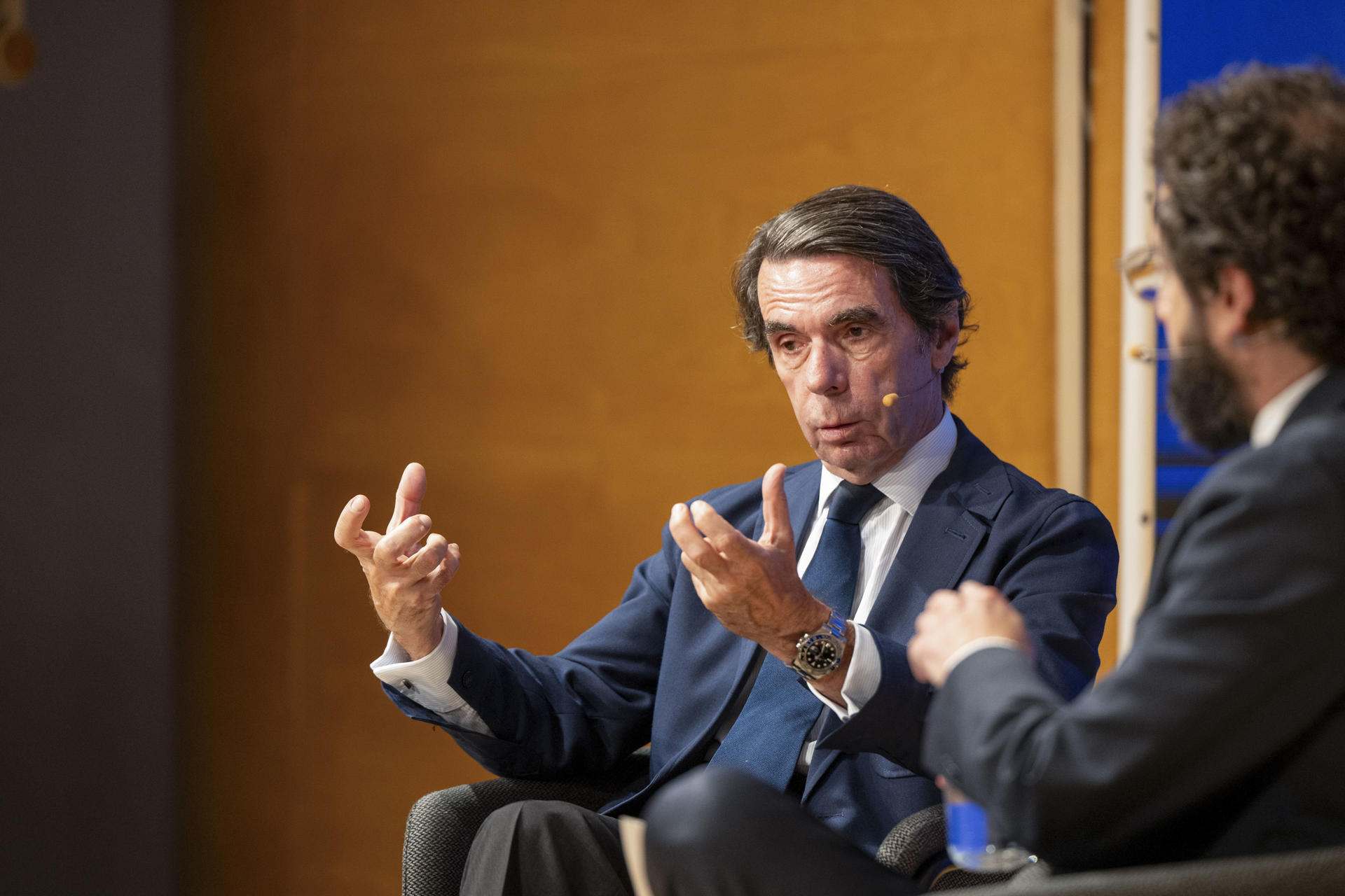 El expresidente del Gobierno y presidente de FAES, José María Aznar, durante su intervención en la clausura el ciclo de esta fundación '¿Hacia dónde va la relación transatlántica?', este jueves en Madrid. EFE/ Fernando Villar