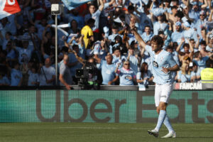 El defensa del Celta Marcos Alonso celebra su gol durante el partido de la jornada 37 de LaLiga entre el Celta de Vigo y el Rayo Vallecano, este domingo en el estadio de Balaídos, en Vigo. EFE / Salvador Sas