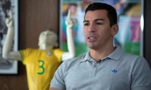 Lúcio, campeón mundial con Brasil en 2002 y por muchos años capitán de la Canarinha, fue hospitalizado con quemaduras en diversas partes del cuerpo tras sufrir un accidente doméstico. EFE/Joédson Alves
