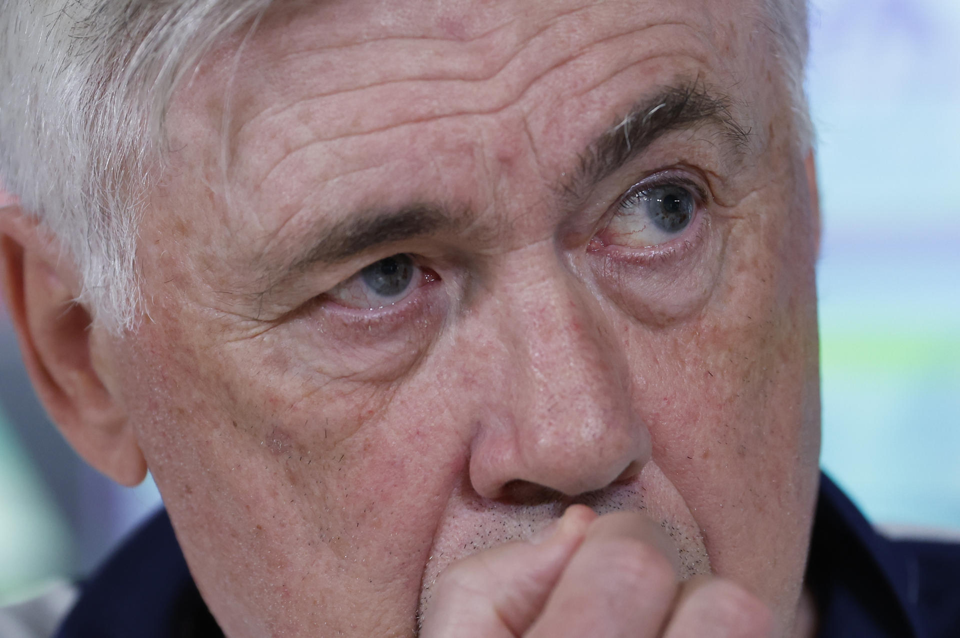 El entrenador del Real Madrid, Carlo Ancelotti, ofrece una rueda de prensa después del entrenamiento del equipo en la Ciudad Deportiva del Real Madrid en Valdebebas. EFE/Mariscal
